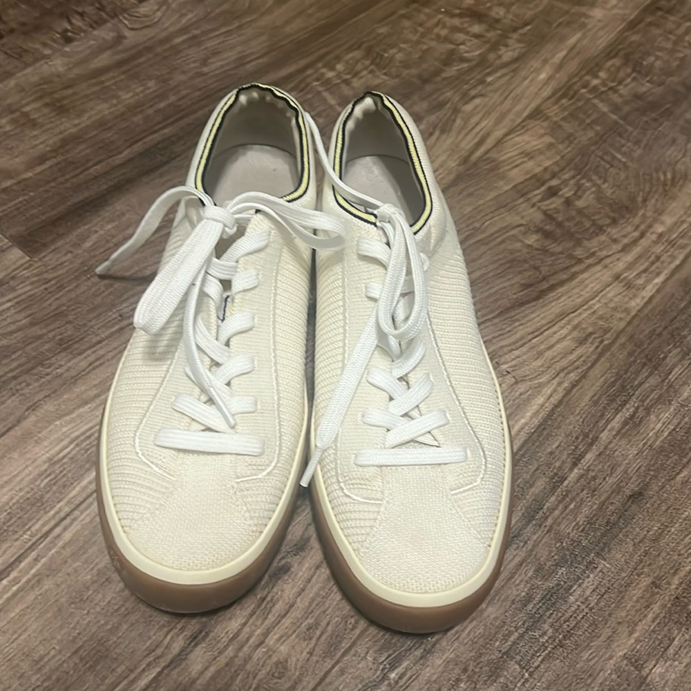 Rothy’s Sneakers Vanilla gently used. See pics for imperfection on rubber sole.